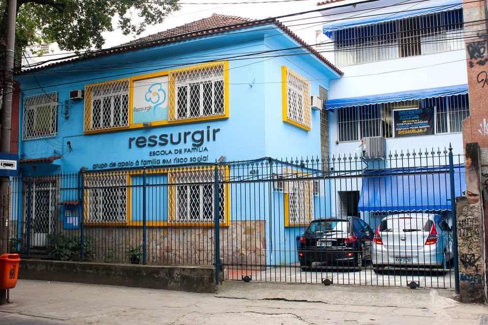 Associação Ressurgir — Grupo de Apoio à Família em Risco Social